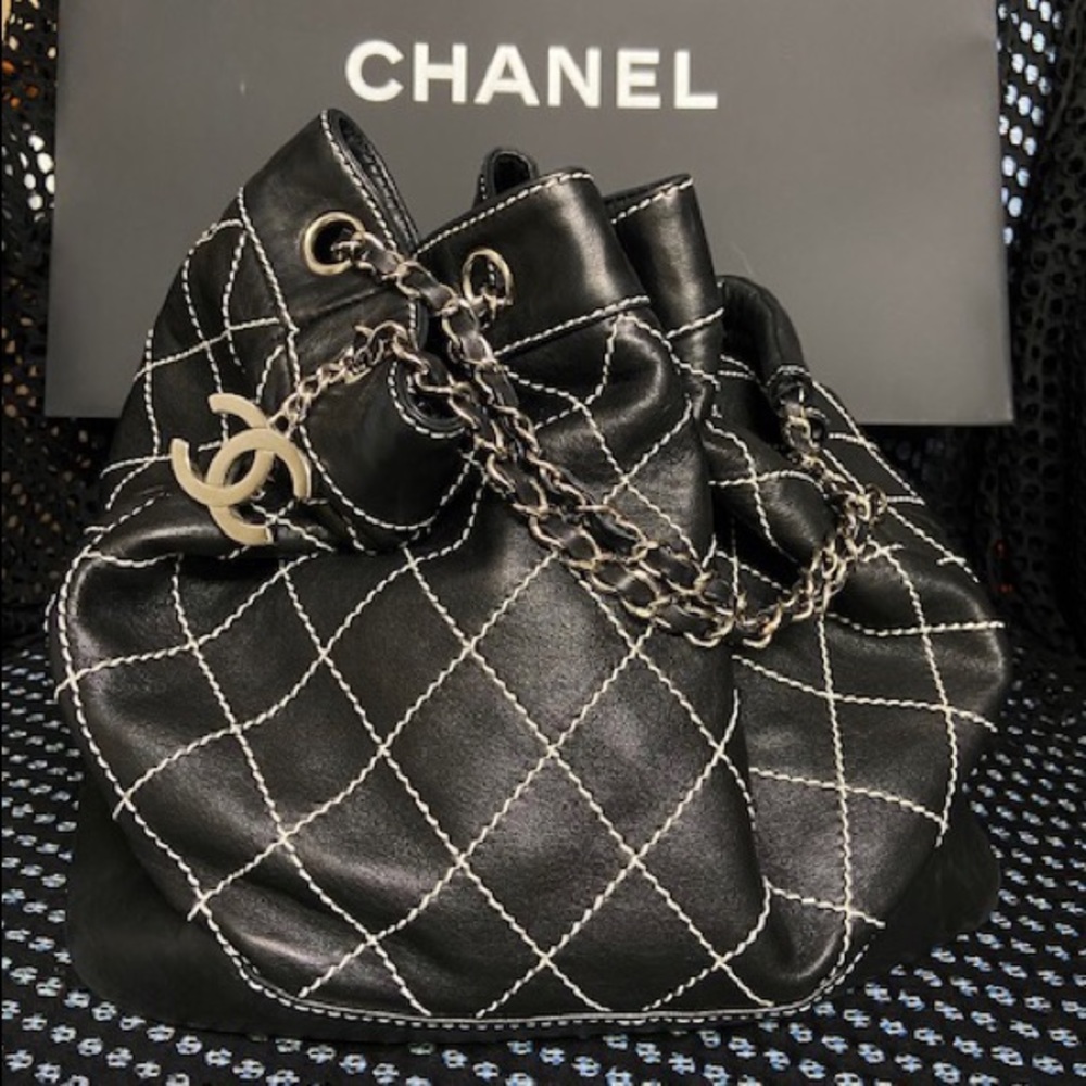 🖤 HP🎉Chanel Bucket Lambskin Bag - Picture 1 of 16